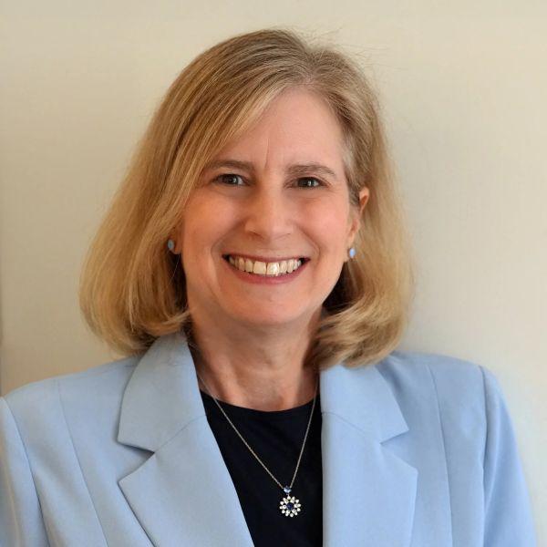 Photo of Liz Robbins