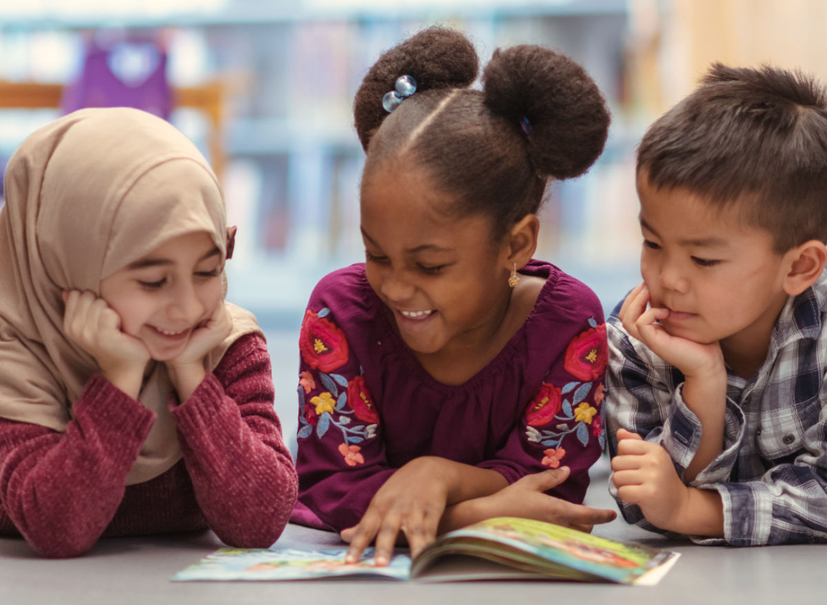 Diverse kids reading